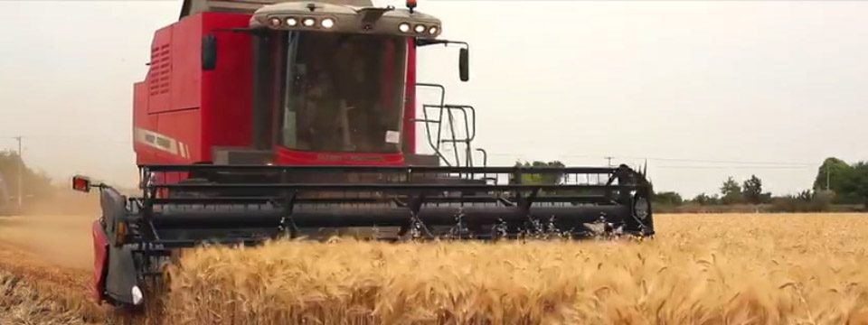 https://cdn.marciano.space/massey-ferguson/website/images/video/cosechadora-mf-6690x2.jpg